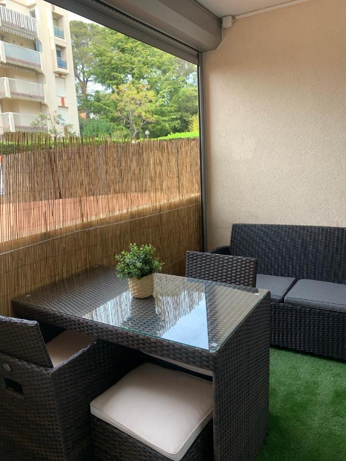 Chaleureux Appartement Face Au Port Sta Lucia, Tout A Pieds, Wifi Saint-Raphael  Exterior photo