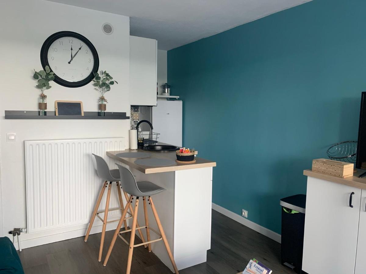 Chaleureux Appartement Face Au Port Sta Lucia, Tout A Pieds, Wifi Saint-Raphael  Exterior photo